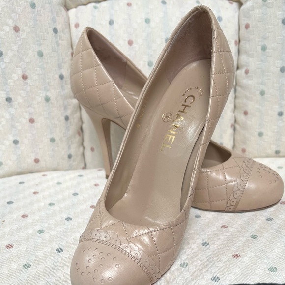 🔴Authentic CHANEL Classic Calf Leather Cream / Beige Heel shoes / Pump 🔴 - Picture 4 of 13